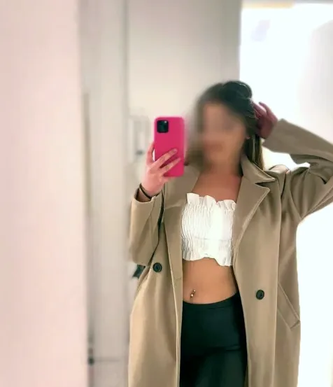 Alexandra, 19
