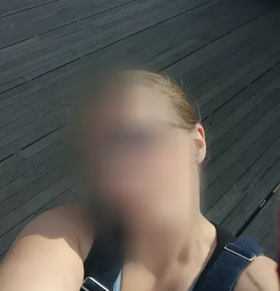 Alexandra, 32