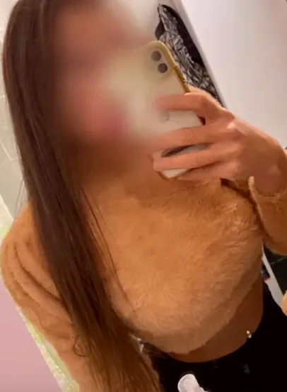 Anita, 27