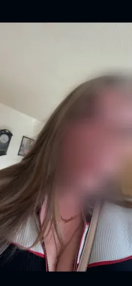 Bernadett, 25
