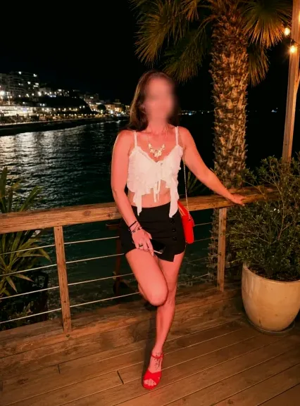 Bernadett, 34