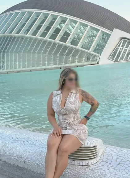 Csilla, 32