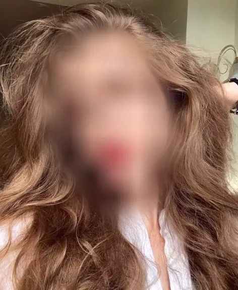 Dóra, 20