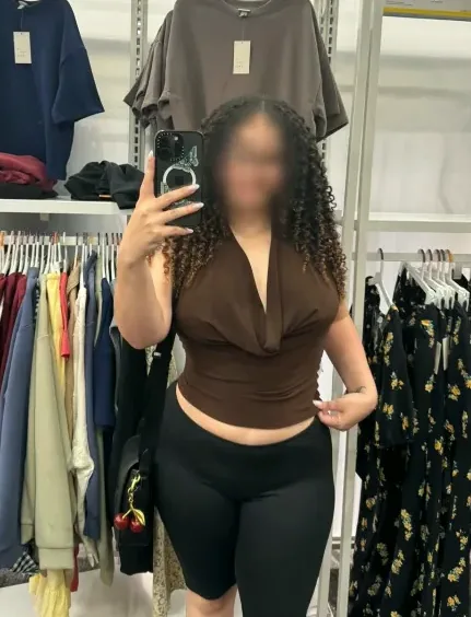 Dóra, 30