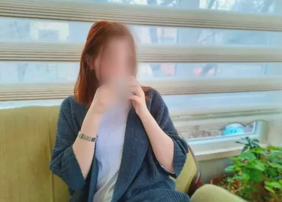 Dorina, 24