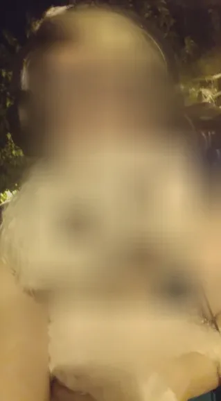 Dorina, 22