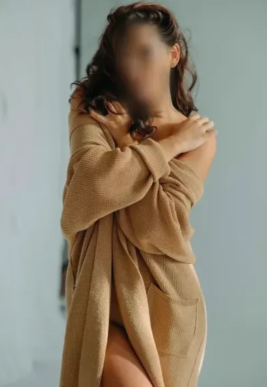 Eszter, 35