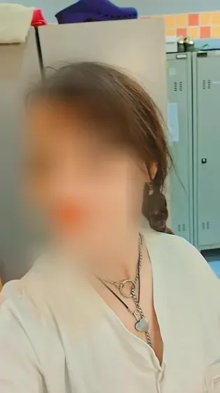 Éva, 32