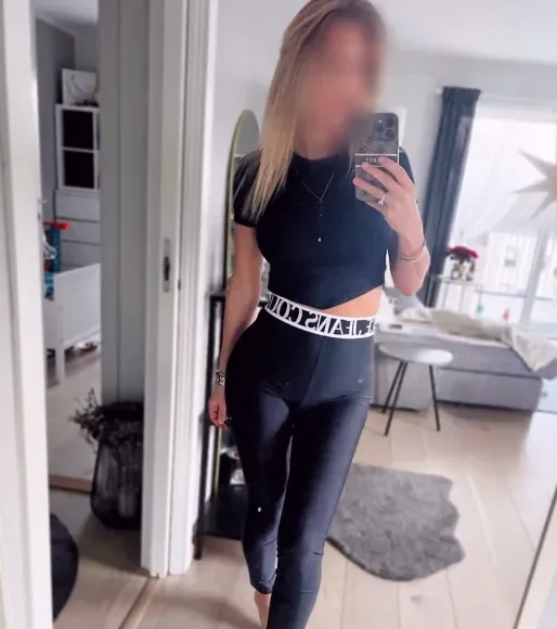Fruzsina, 32