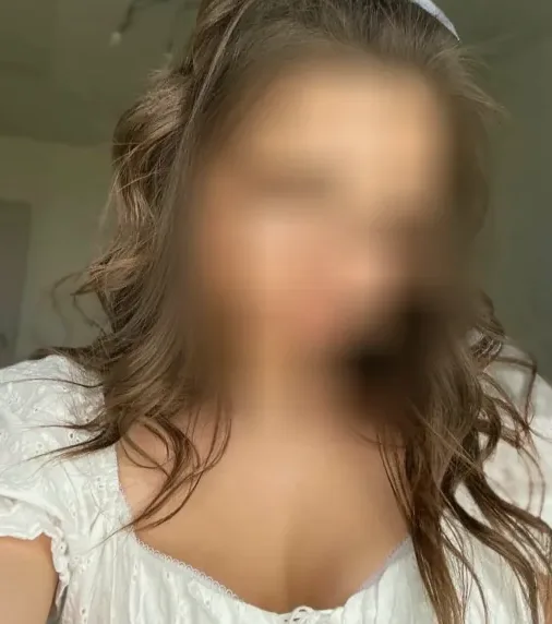 Gyöngyi, 27