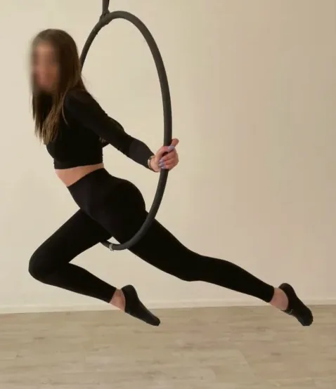 Julianna, 25