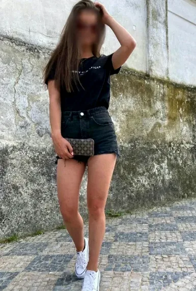 Krisztina, 33