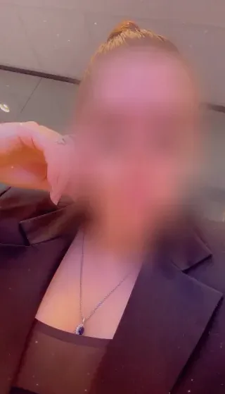 Laura, 32