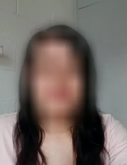 Lívia, 33
