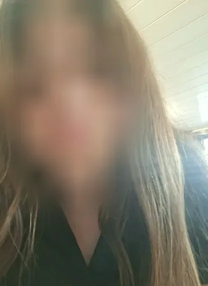 Mónika, 27