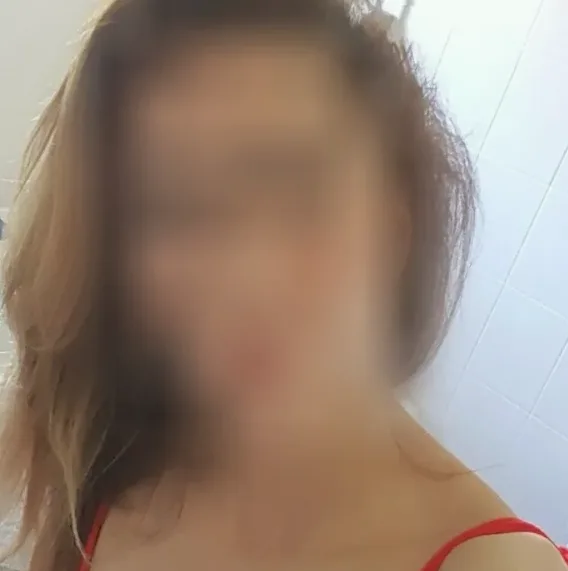 Mónika, 26
