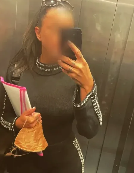 Nikoletta, 39