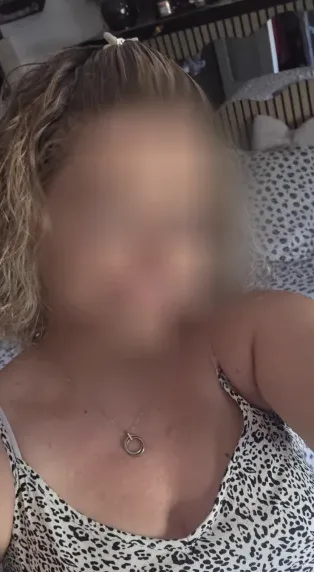 Rebeka, 35