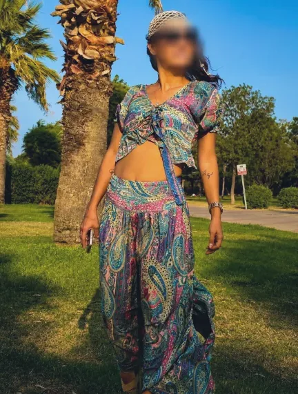 Rebeka, 33