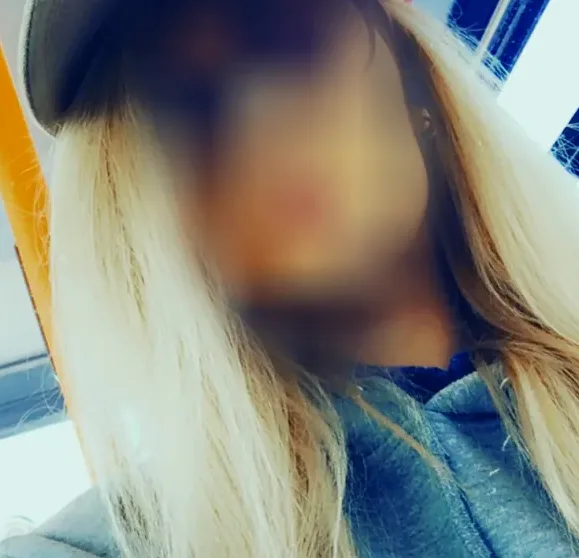 Sára, 28