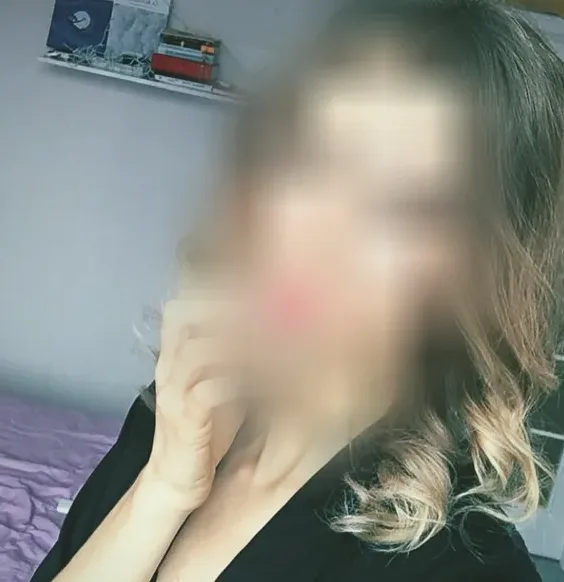 Virág, 32
