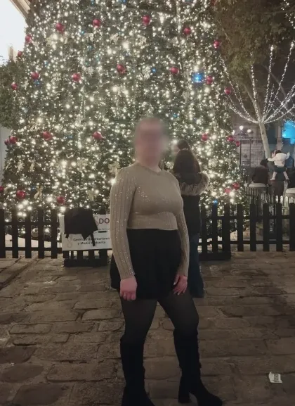 Vivien, 23