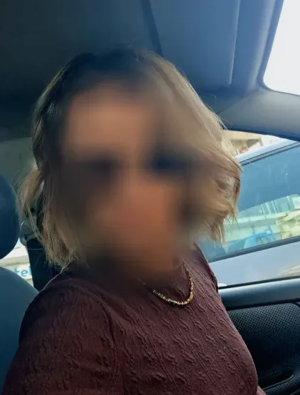 Zsanett, 33