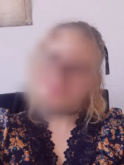 Zsuzsa, 32